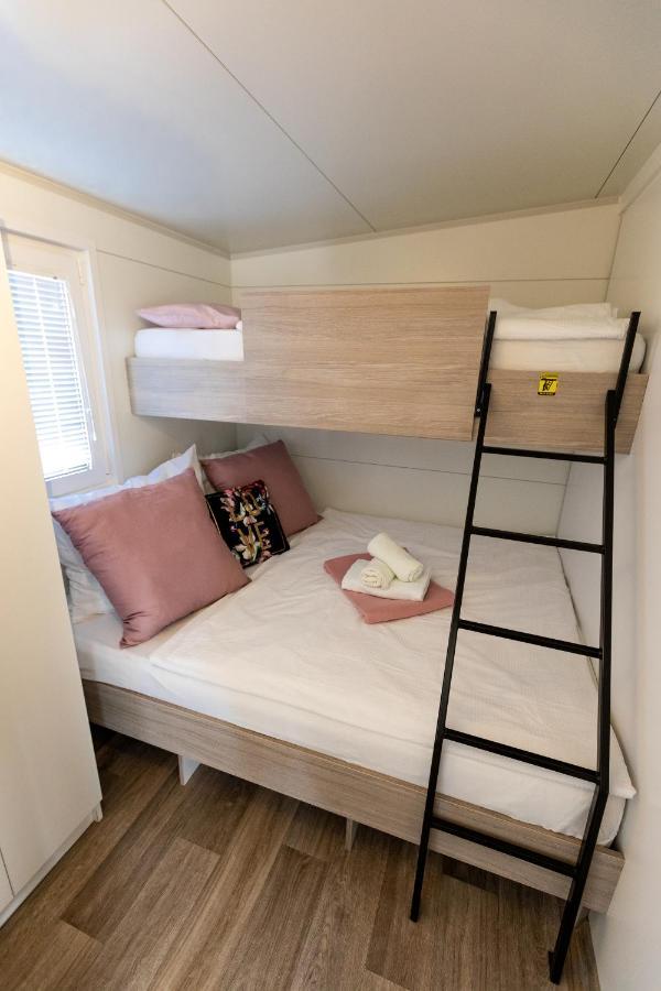 Mobile Home Whit Sea View Lavojesa Drage Dış mekan fotoğraf